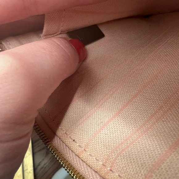 Louis Vuitton Neverfull Pouchette - Picture 7 of 7